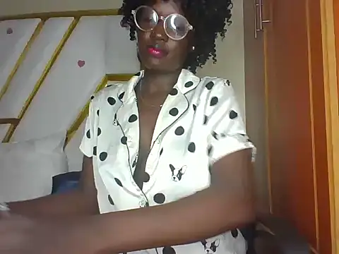 cutesmiling online show from March 2025 05:18:01 PM