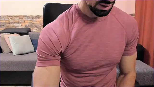 Snapshot of HotHunkTrainer chatting on November 2025 08:08:02 AM HotHunkTrainer online show from November 2025 08:08:02 AM