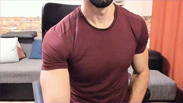 Snapshot of HotHunkTrainer chatting on November 2025 08:47:01 AM HotHunkTrainer online show from November 2025 08:47:01 AM