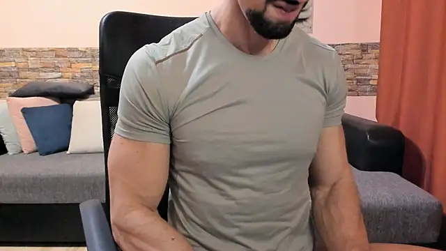 Snapshot of HotHunkTrainer chatting on December 2025 08:44:01 AM HotHunkTrainer online show from December 2025 08:44:01 AM