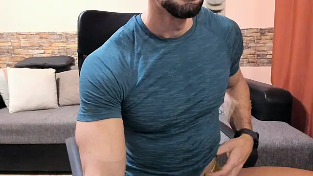 Snapshot of HotHunkTrainer chatting on December 2025 09:29:02 AM HotHunkTrainer online show from December 2025 09:29:02 AM