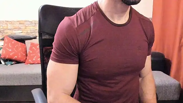 Snapshot of HotHunkTrainer chatting on February 2026 08:53:01 AM HotHunkTrainer online show from February 2026 08:53:01 AM