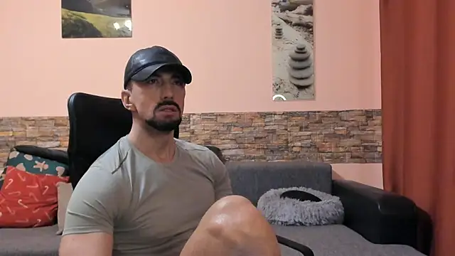 Snapshot of HotHunkTrainer chatting on February 2026 09:19:01 AM HotHunkTrainer online show from February 2026 09:19:01 AM