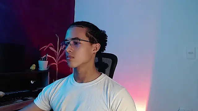 alejo x3 online show from March 2025 05:00:01 AM