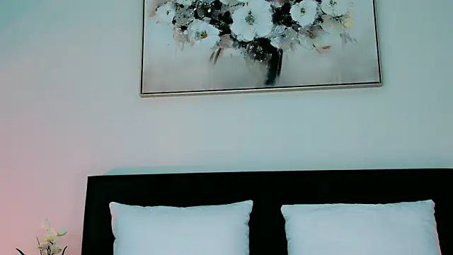 Snapshot of oh-my-mia chatting on October 2025 09:51:02 AM oh-my-mia online show from October 2025 09:51:02 AM