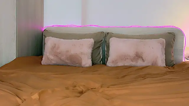 Snapshot of oh-my-mia chatting on November 2025 07:29:02 AM oh-my-mia online show from November 2025 07:29:02 AM