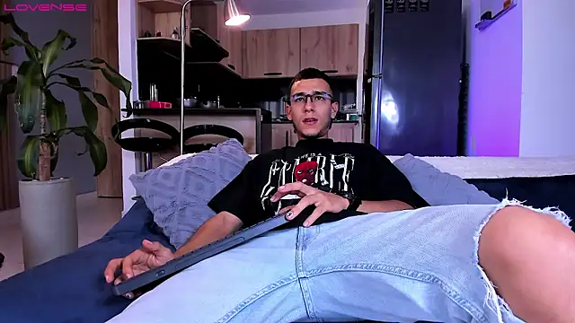 Snapshot of SymonPrince chatting on September 2025 08:25:02 PM SymonPrince online show from September 2025 08:25:02 PM