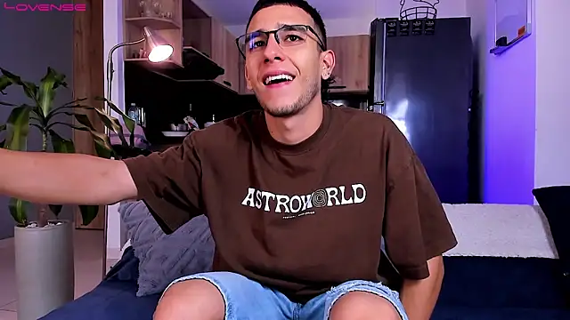 Snapshot of SymonPrince chatting on October 2025 06:49:02 PM SymonPrince online show from October 2025 06:49:02 PM