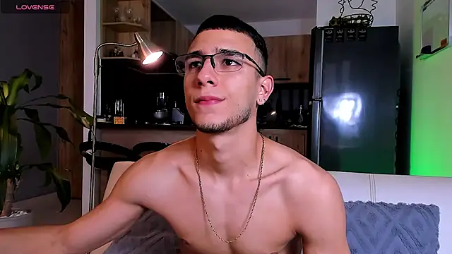 Snapshot of SymonPrince chatting on October 2025 09:13:01 PM SymonPrince online show from October 2025 09:13:01 PM