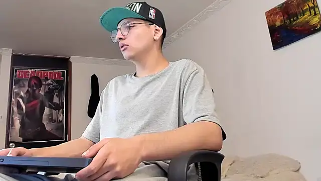 a lejandro 0 8 online show from December 2024 02:12:01 AM