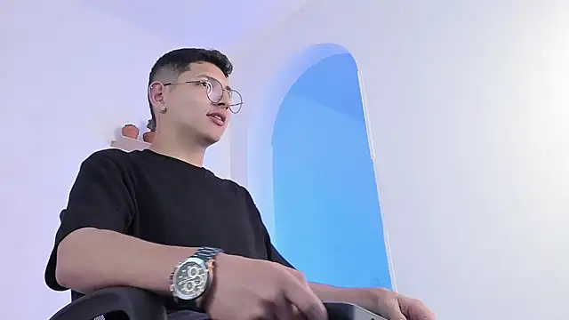 a lejandro 0 8 online show from February 2025 02:10:02 AM