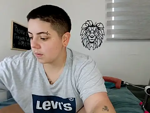 Snapshot of aron_lettone01 chatting on October 2025 10:28:02 PM aron lettone01 online show from October 2025 10:28:02 PM