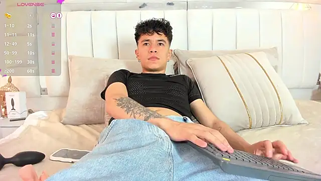 Snapshot of 1m_Joel chatting on December 2024 04:42:02 AM 1m Joel online show from December 2024 04:42:02 AM