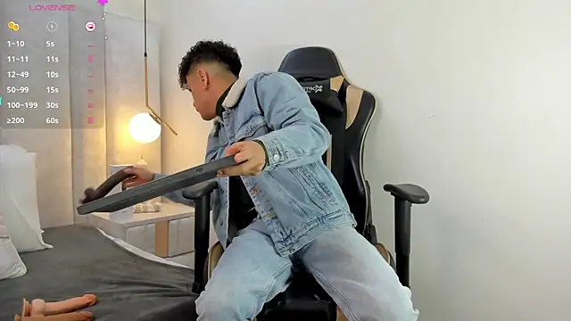 Snapshot of 1m_Joel chatting on January 2025 02:32:02 AM 1m Joel online show from January 2025 02:32:02 AM