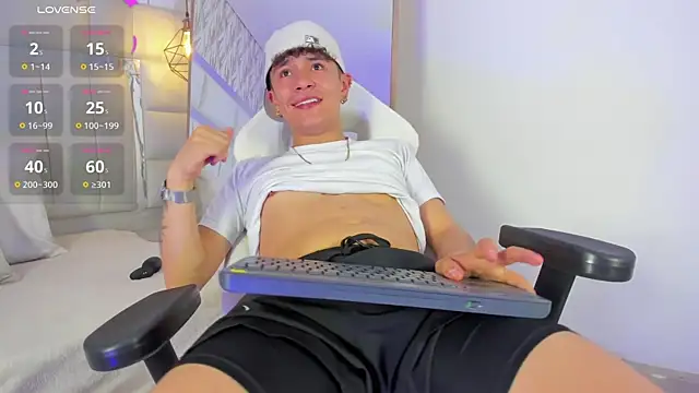 Snapshot of 1m_Joel chatting on October 2025 04:01:02 AM 1m Joel online show from October 2025 04:01:02 AM