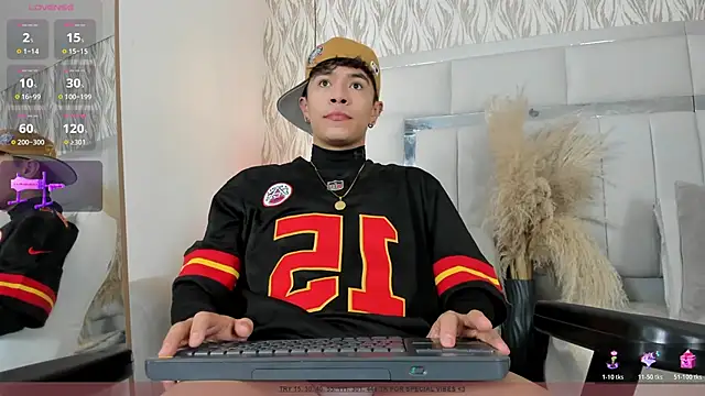 Snapshot of 1m_Joel chatting on December 2025 05:01:02 AM 1m Joel online show from December 2025 05:01:02 AM