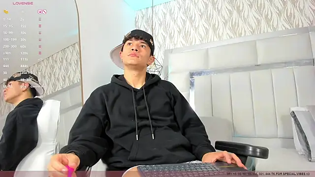 Snapshot of 1m_Joel chatting on December 2025 04:50:01 AM 1m Joel online show from December 2025 04:50:01 AM