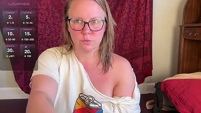 GlitterKitty108 online show from November 2025 02:31:02 PM