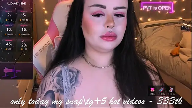 Snapshot of og_maddison chatting on March 2025 10:42:01 PM og maddison online show from March 2025 10:42:01 PM