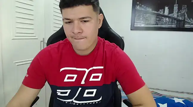 Snapshot of Plug_Control chatting on December 2024 05:12:01 PM Plug Control online show from December 2024 05:12:01 PM