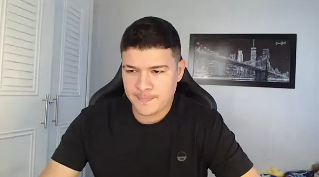 Snapshot of Plug_Control chatting on January 2025 09:05:01 PM Plug Control online show from January 2025 09:05:01 PM