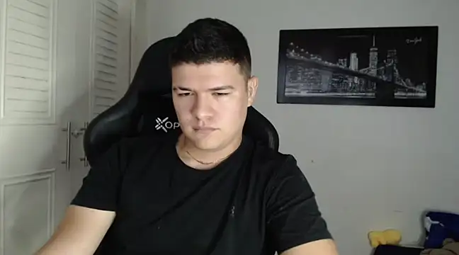 Snapshot of Plug_Control chatting on January 2025 10:24:01 PM Plug Control online show from January 2025 10:24:01 PM