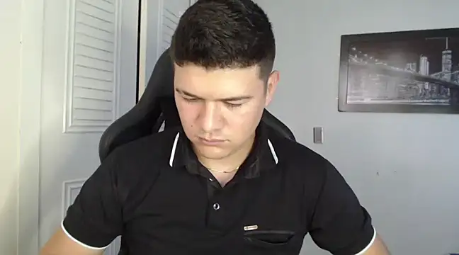 Snapshot of Plug_Control chatting on January 2025 08:07:01 PM Plug Control online show from January 2025 08:07:01 PM