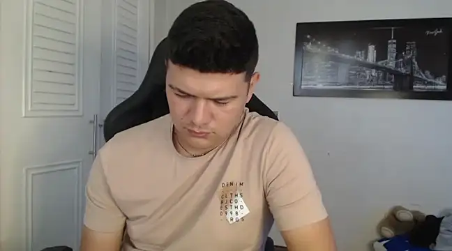 Snapshot of Plug_Control chatting on January 2025 07:37:01 PM Plug Control online show from January 2025 07:37:01 PM