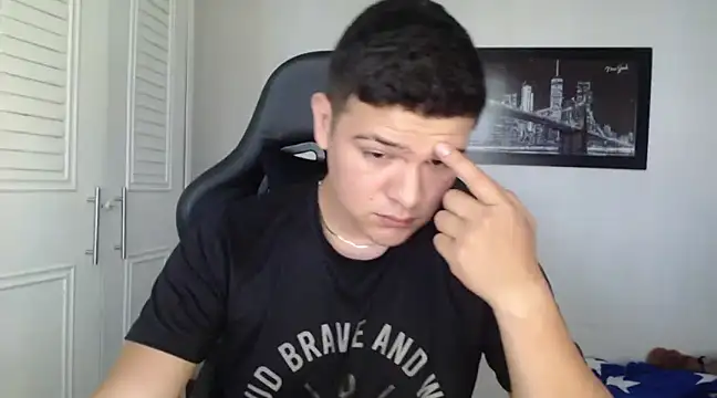 Snapshot of Plug_Control chatting on January 2025 03:07:02 PM Plug Control online show from January 2025 03:07:02 PM