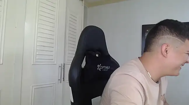 Snapshot of Plug_Control chatting on January 2025 06:55:02 PM Plug Control online show from January 2025 06:55:02 PM