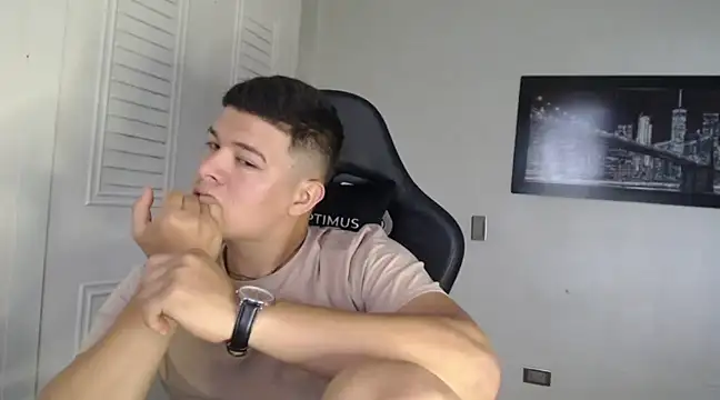 Snapshot of Plug_Control chatting on January 2025 09:57:01 PM Plug Control online show from January 2025 09:57:01 PM