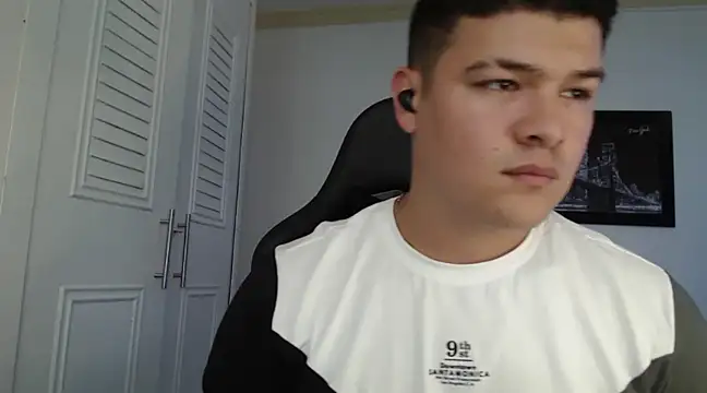 Snapshot of Plug_Control chatting on January 2025 07:21:01 PM Plug Control online show from January 2025 07:21:01 PM