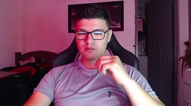 Snapshot of Plug_Control chatting on February 2025 01:17:02 PM Plug Control online show from February 2025 01:17:02 PM