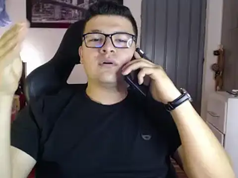 Snapshot of Plug_Control chatting on February 2025 07:32:02 PM Plug Control online show from February 2025 07:32:02 PM