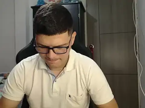 Snapshot of Plug_Control chatting on March 2025 02:21:02 PM Plug Control online show from March 2025 02:21:02 PM