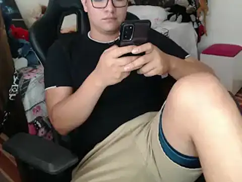 Snapshot of Plug_Control chatting on March 2025 04:12:01 PM Plug Control online show from March 2025 04:12:01 PM