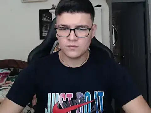 Snapshot of Plug_Control chatting on March 2025 09:12:02 PM Plug Control online show from March 2025 09:12:02 PM