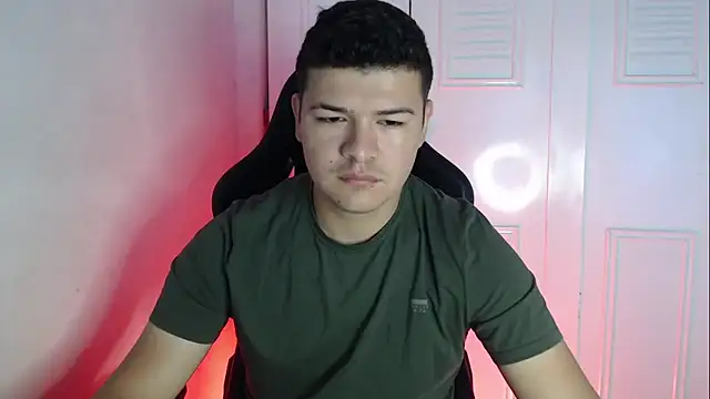 Snapshot of Plug_Control chatting on September 2025 01:44:02 PM Plug Control online show from September 2025 01:44:02 PM