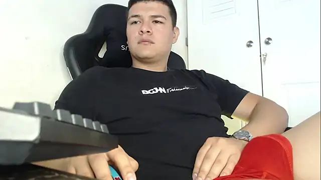 Snapshot of Plug_Control chatting on September 2025 04:40:02 PM Plug Control online show from September 2025 04:40:02 PM