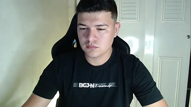 Snapshot of Plug_Control chatting on September 2025 04:16:01 AM Plug Control online show from September 2025 04:16:01 AM