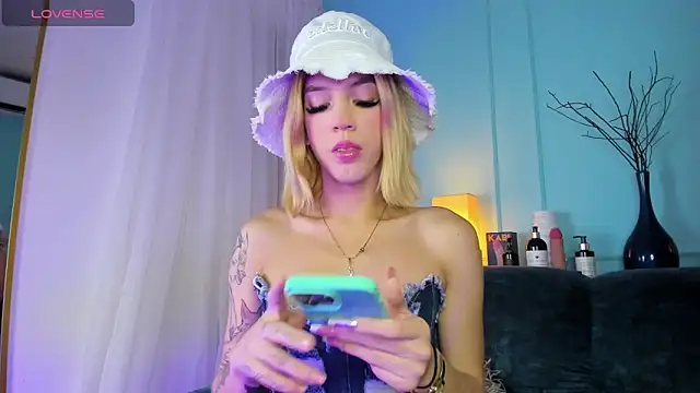 Snapshot of Courtney_gonet chatting on January 2025 03:23:02 AM Courtney gonet online show from January 2025 03:23:02 AM