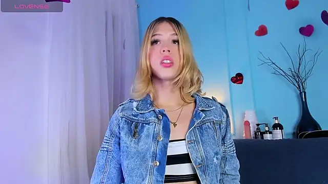 Snapshot of Courtney_gonet chatting on February 2025 03:53:01 AM Courtney gonet online show from February 2025 03:53:01 AM