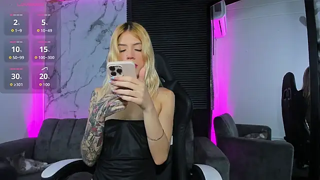 Snapshot of Courtney_gonet chatting on February 2026 12:11:01 PM Courtney gonet online show from February 2026 12:11:01 PM