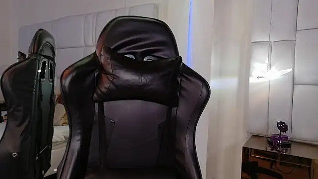 lia mariana online show from September 2025 03:27:02 PM