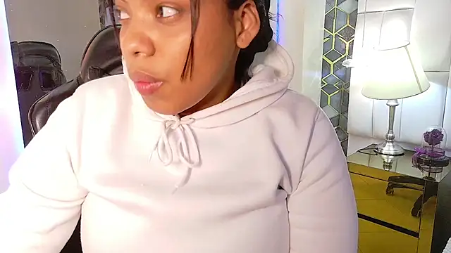 lia mariana online show from October 2025 01:18:01 PM