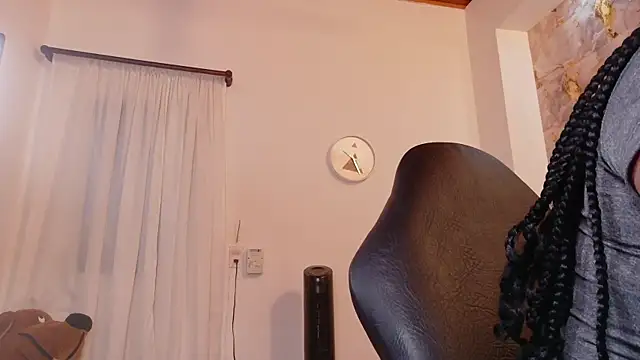 lia mariana online show from November 2025 10:19:02 PM