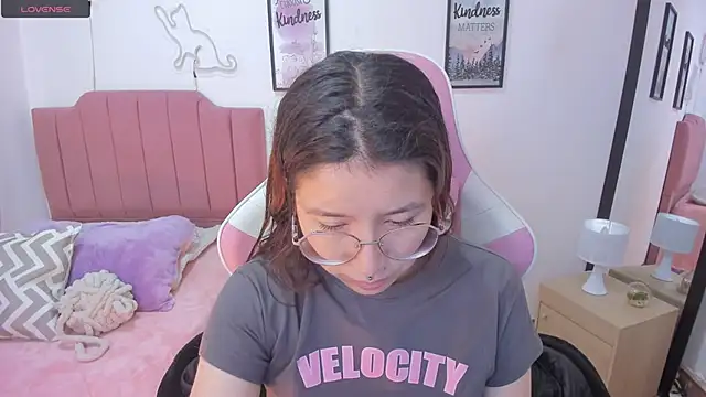 Amy joones online show from November 2025 01:10:02 PM