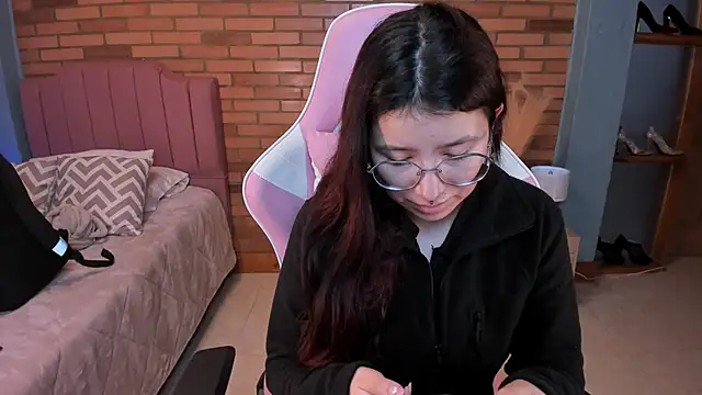 Amy joones online show from May 2026 11:15:02 AM