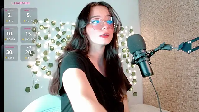 Snapshot of emma_unu chatting on December 2024 01:09:02 PM emma unu online show from December 2024 01:09:02 PM