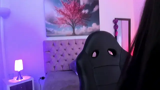 Julianaa Castro  online show from March 2025 12:01:02 PM